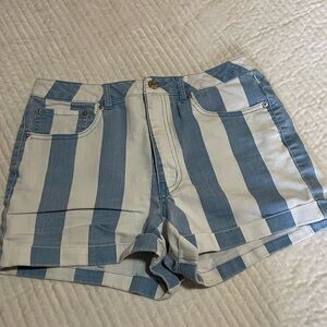 Forever 21 Woman’s denim shorts size 29